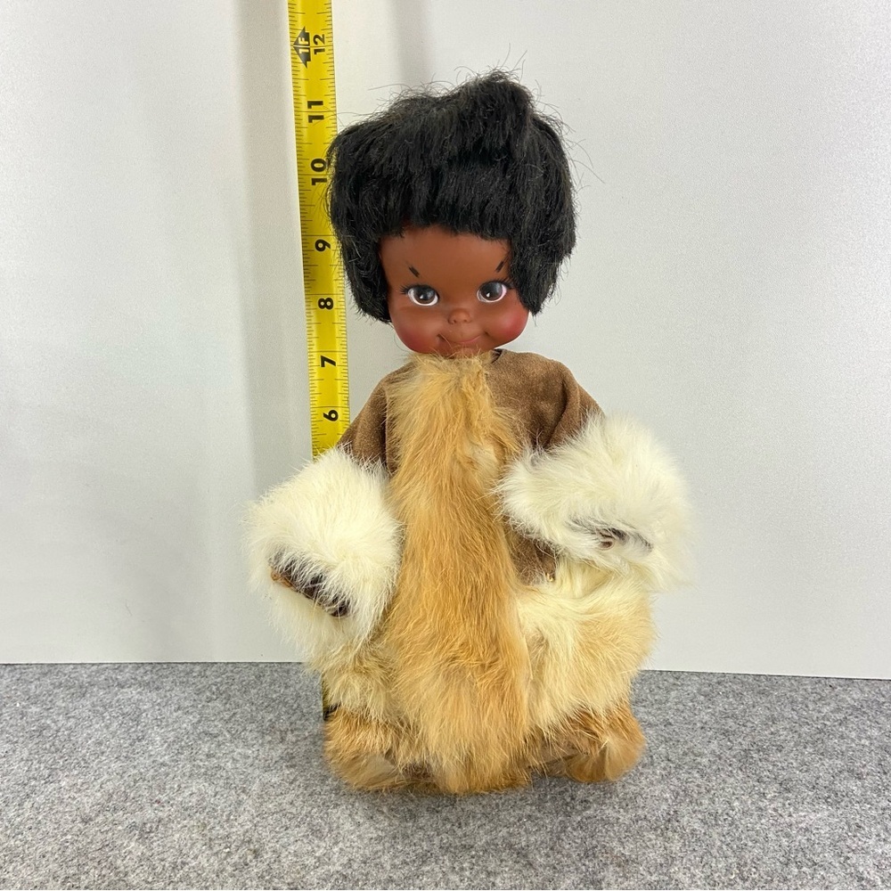 Vintage 1960’s Native American doll by the Reliable Toy Company in Canada - Picture 6 of 6